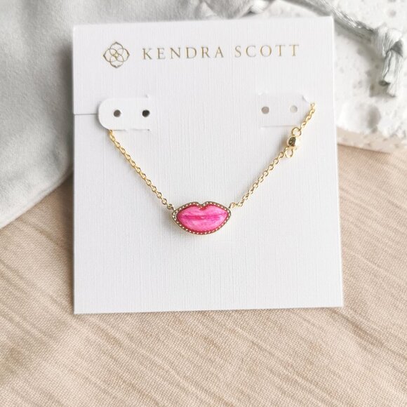 Kendra Scott Jewelry - ✨Kendra Scott✨ Lips Gold Necklace Hot Pink Mother-of-Pearl